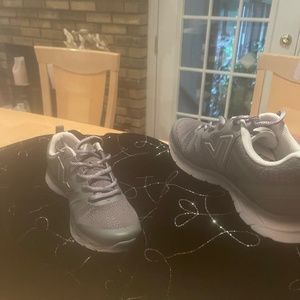VIONIC 335MILES, GRAY, MESH SHOE.l